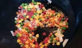 菠萝炒饭爆料视频,独家爆料视频带你领略美食制作全过程